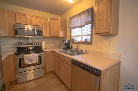 Kitchen - 6421 Northdale Dr, Black Hawk, SD 57718 photo 2 of 2