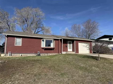 1009 Park Hill Dr, Rapid City, SD 57701
