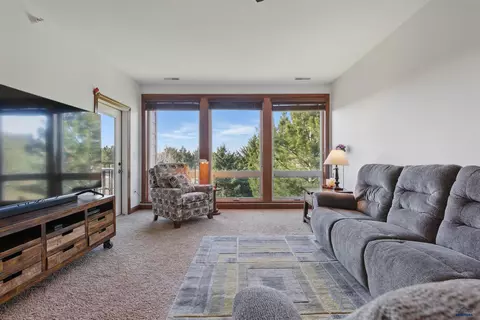 4051 Fairway Hills Dr, Rapid City, SD 57702