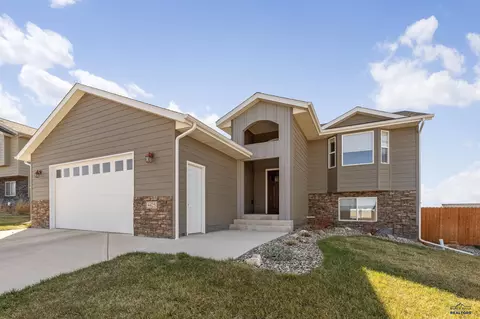 4425 Beringer Dr, Rapid City, SD 57703