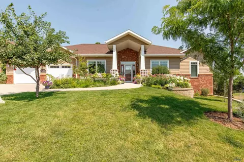 522 Enchanted Pines Dr, Rapid City, SD 57701