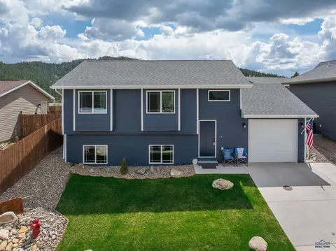 1073 Quinn Dr, Hill City, SD 57745