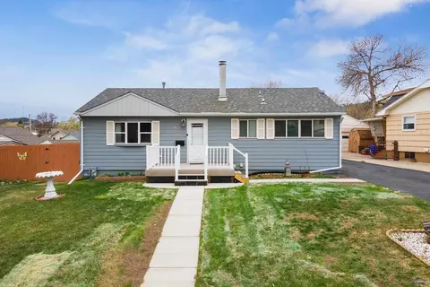 909 Allen Ave, Rapid City, SD 57701