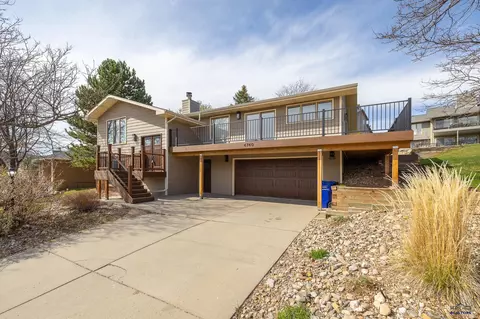 4740 Summerset Dr, Rapid City, SD 57702