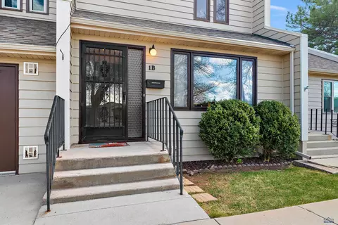 220 44th # 1B, Rapid City, SD 57702