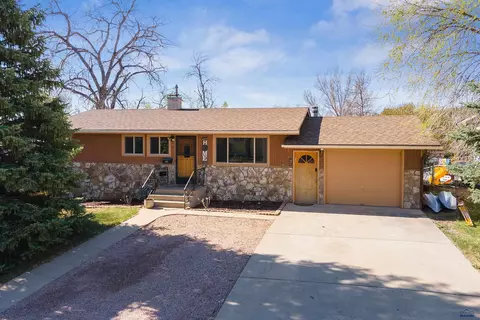 4613 Wentworth Dr, Rapid City, SD 57702
