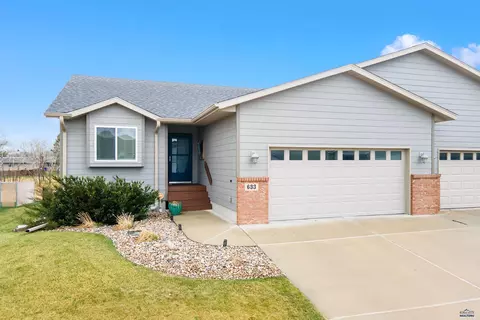 633 Auburn Dr, Rapid City, SD 57701