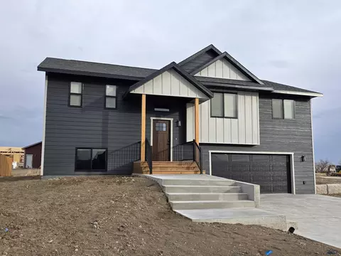 3913 Magnum Ct, Rapid City, SD 57702