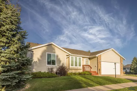 5235 Weathervane Ln, Rapid City, SD 57703
