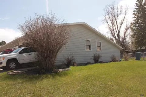 800 Stanley, Belle Fourche, SD 57717 photo 2