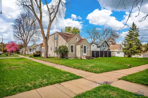 1329 9th St, Rapid City, SD 57701