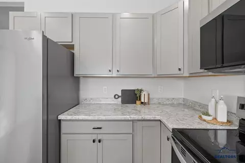 Kitchen - 905 Bennington Dr, Box Elder, SD 57719 photo 3 of 4