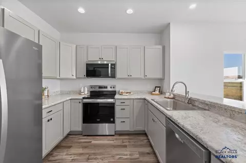 Kitchen - 905 Bennington Dr, Box Elder, SD 57719 photo 2 of 4
