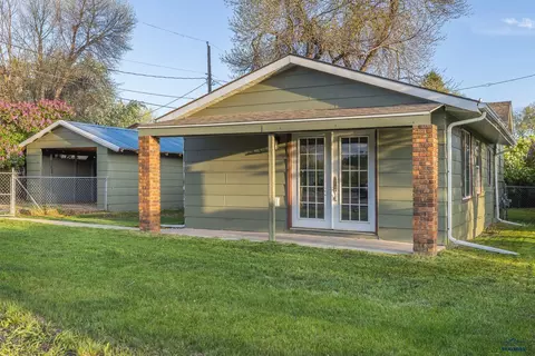 3432 Jackson Blvd, Rapid City, SD 57702