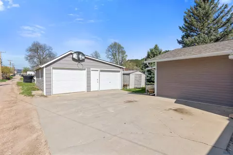 819 Sly St, Sturgis, SD 57785 photo 2