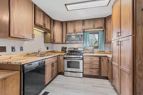 819 Sly St, Sturgis, SD 57785 photo 18
