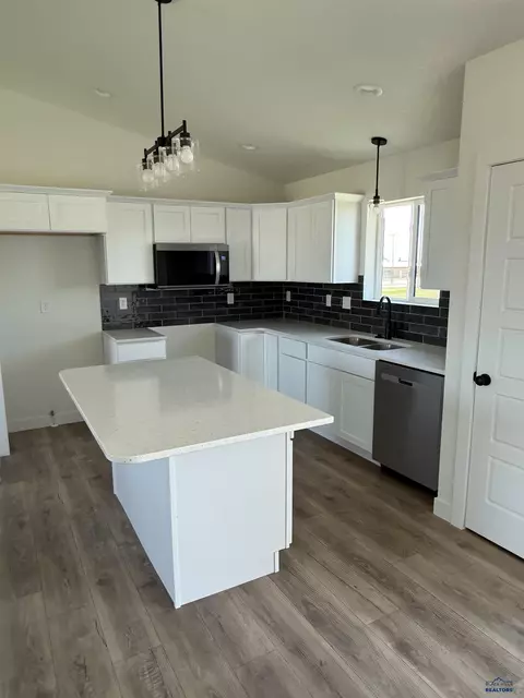 639 Eagle Ct, Box Elder, SD 57719 photo 6