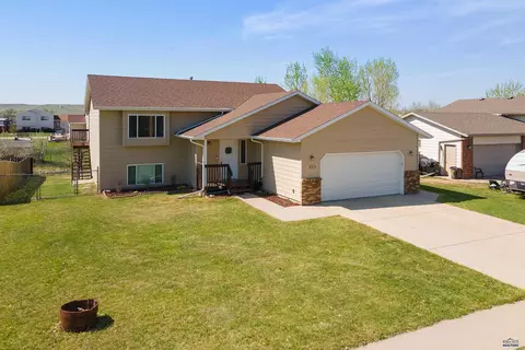 573 Plover Dr, Box Elder, SD 57719 photo 1