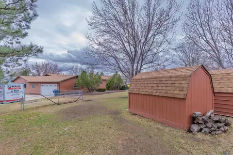 2030 12th Ave, Belle Fourche, SD 57717 photo 3