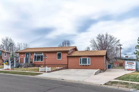 2030 12th Ave, Belle Fourche, SD 57717 photo 2