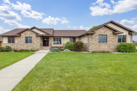 1131 Regency Ct, Rapid City, SD 57702