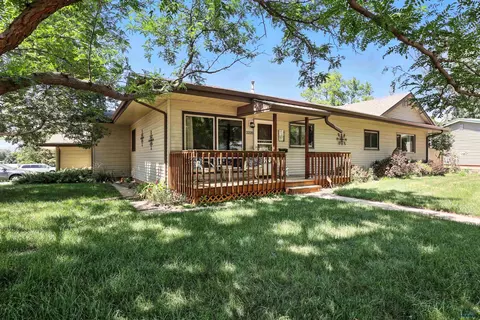 2220 Lockwood Dr, Rapid City, SD 57702