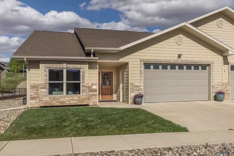 222 Enchantment Rd, Rapid City, SD 57701