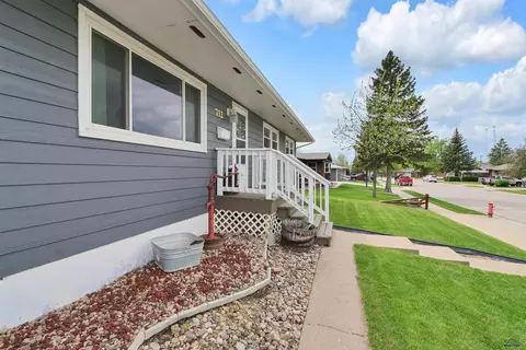 712 Stanley, Belle Fourche, SD 57717 photo 5