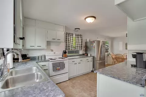 712 Stanley, Belle Fourche, SD 57717 photo 15