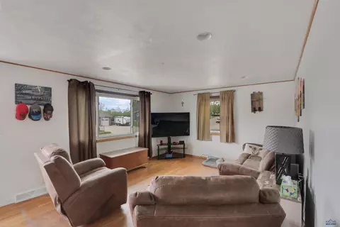 712 Stanley, Belle Fourche, SD 57717 photo 8