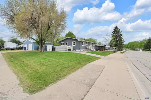 712 Stanley, Belle Fourche, SD 57717 photo 4
