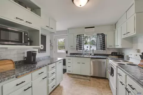 712 Stanley, Belle Fourche, SD 57717 photo 14