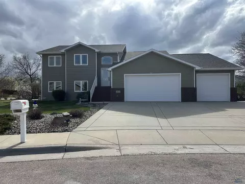 6821 Edinborough Ct, Rapid City, SD 57702