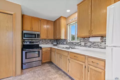 1523 Hope St, Sturgis, SD 57785 photo 10