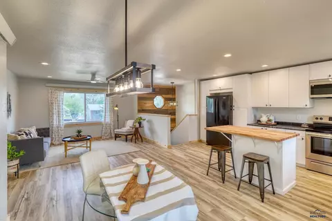 5203 Potter Ln, Rapid City, SD 57703
