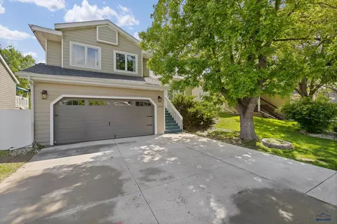 1215 Range View Cir, Rapid City, SD 57701