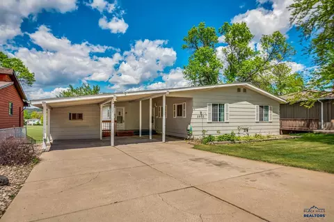 2950 Tomahawk Dr, Rapid City, SD 57702