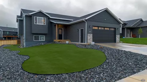 5334 Homestead St, Rapid City, SD 57703