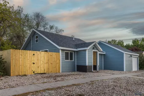 821 8th, Sturgis, SD 57785 photo 2