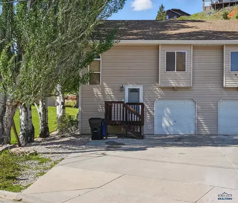 4016 Yucca Dr, Rapid City, SD 57702