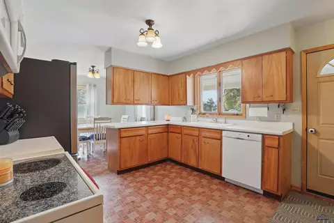 701 Hustead St, Wall, SD 57790 photo 6