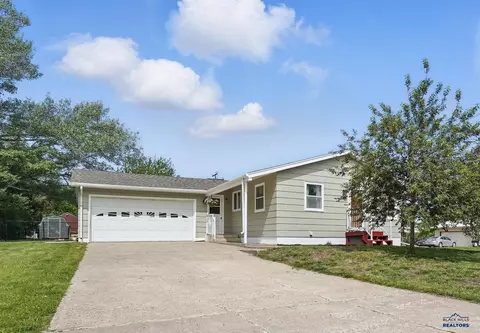 701 Hustead St, Wall, SD 57790