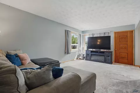 701 Hustead St, Wall, SD 57790 photo 4