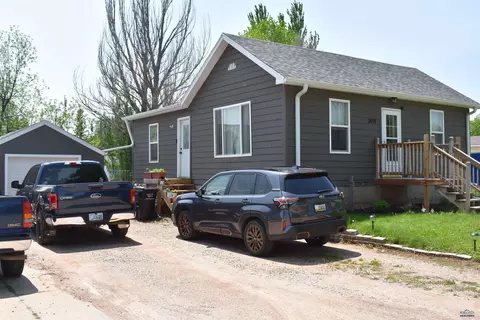 3921 Sunset Dr, Rapid City, SD 57702