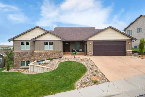 527 Enchanted Pines Dr, Rapid City, SD 57701