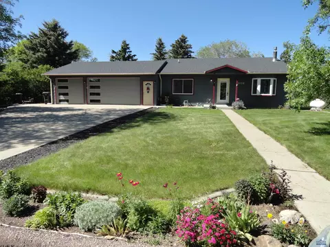 906 Virginia Ln, Rapid City, SD 57701