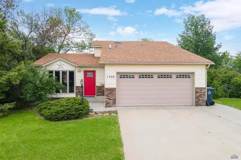 1705 Copperdale Dr, Rapid City, SD 57703