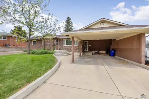 627 43rd Ct, Rapid City, SD 57702