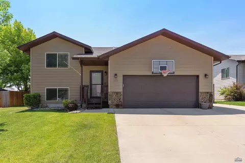 5245 Savannah St, Rapid City, SD 57703