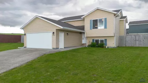 755 Bear Tooth Ct, Box Elder, SD 57719